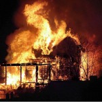 В Кузбассе горят дачные домики